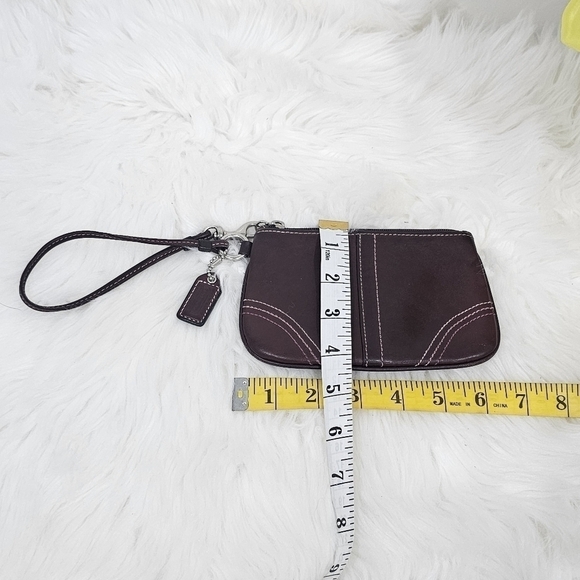 Coach wristlet leather wine color - Picture 8 of 9